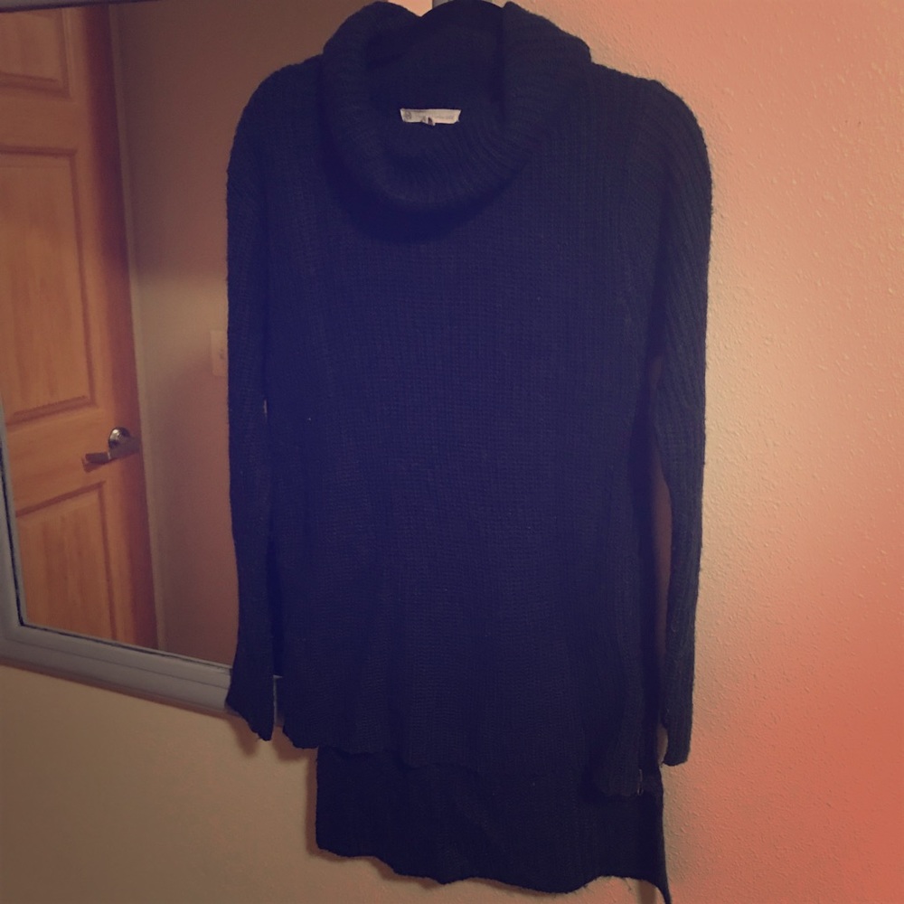 House of Harlow hi low hem navy sweater